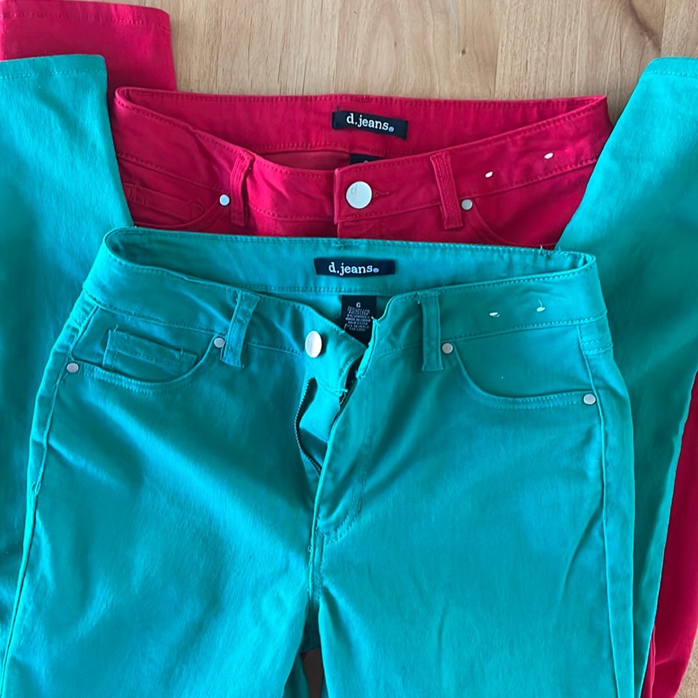 D. jeans size 6 straight skinny jeans 2 pair, red & green new. Never worn